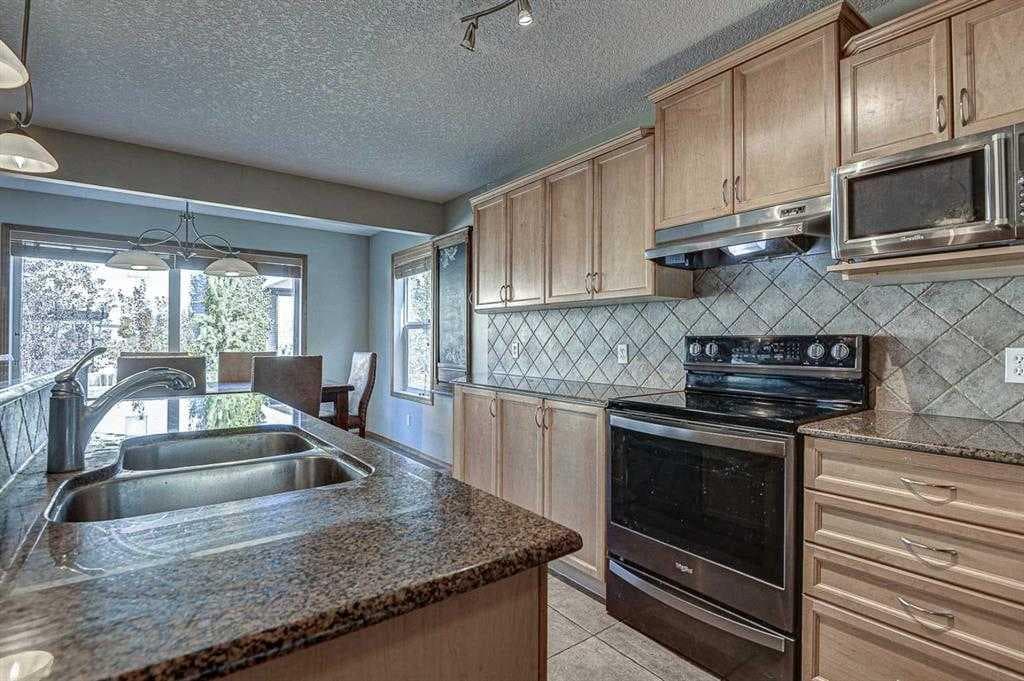 225 Kincora Heights NW