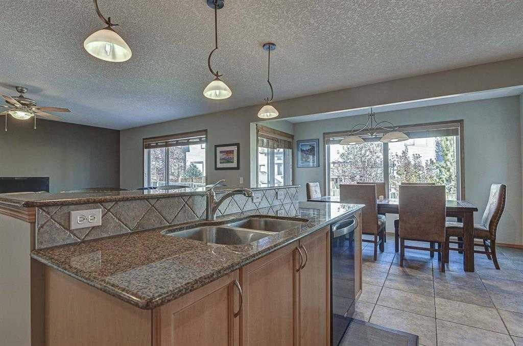 225 Kincora Heights NW