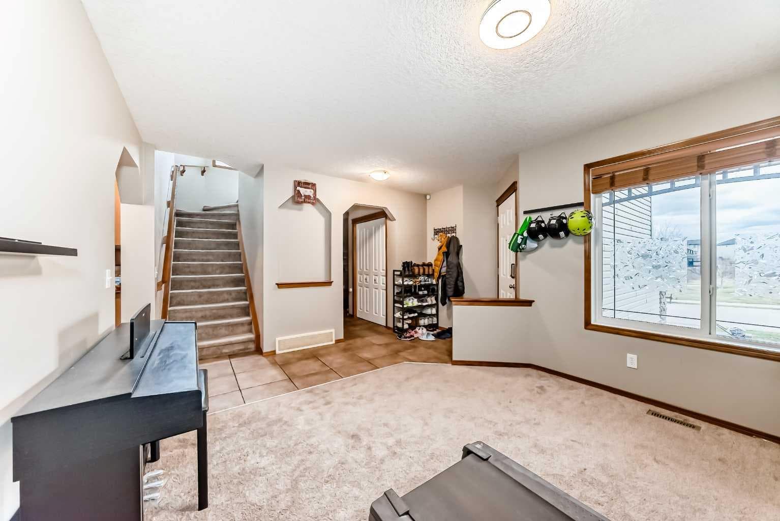 225 Kincora Heights NW