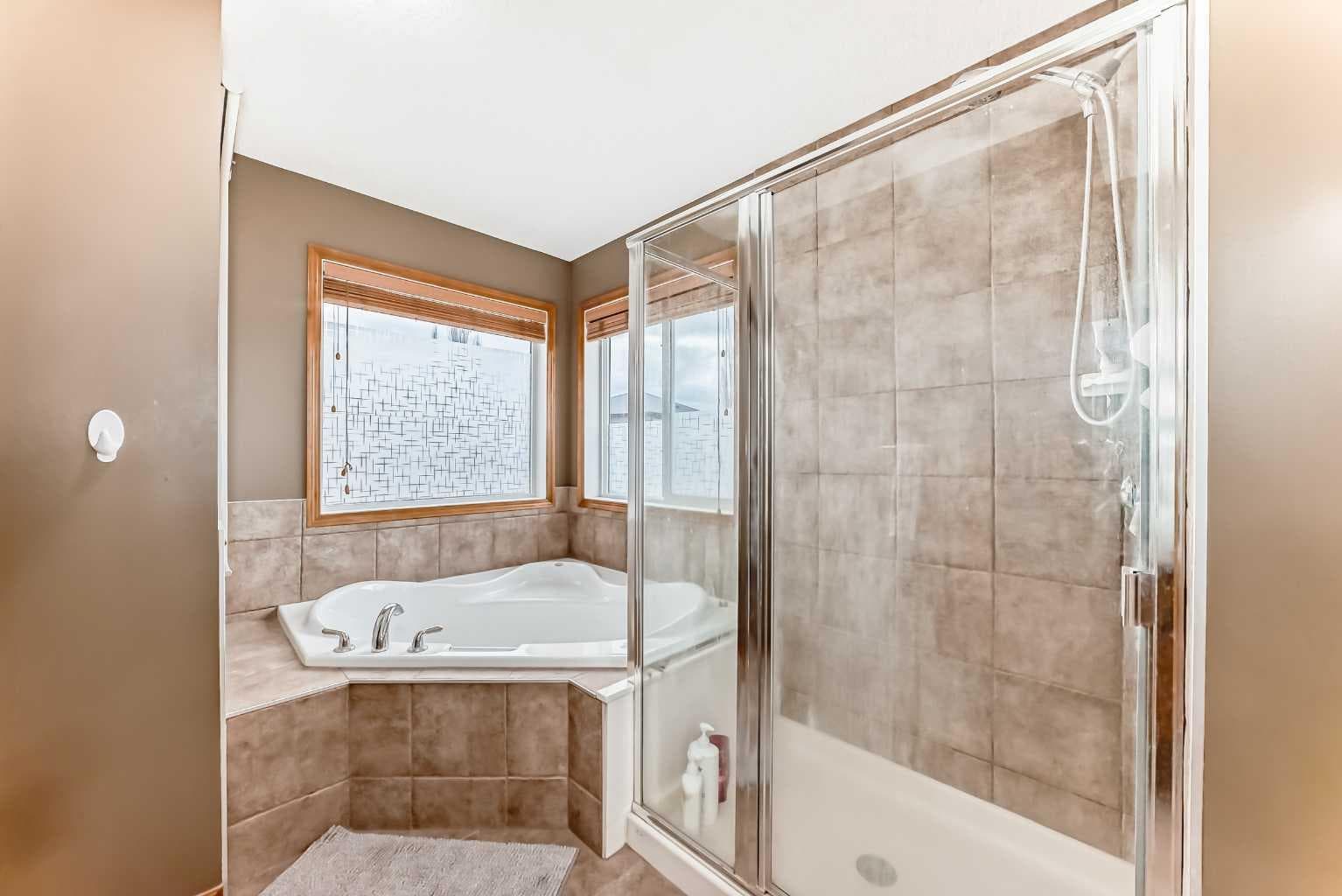 225 Kincora Heights NW