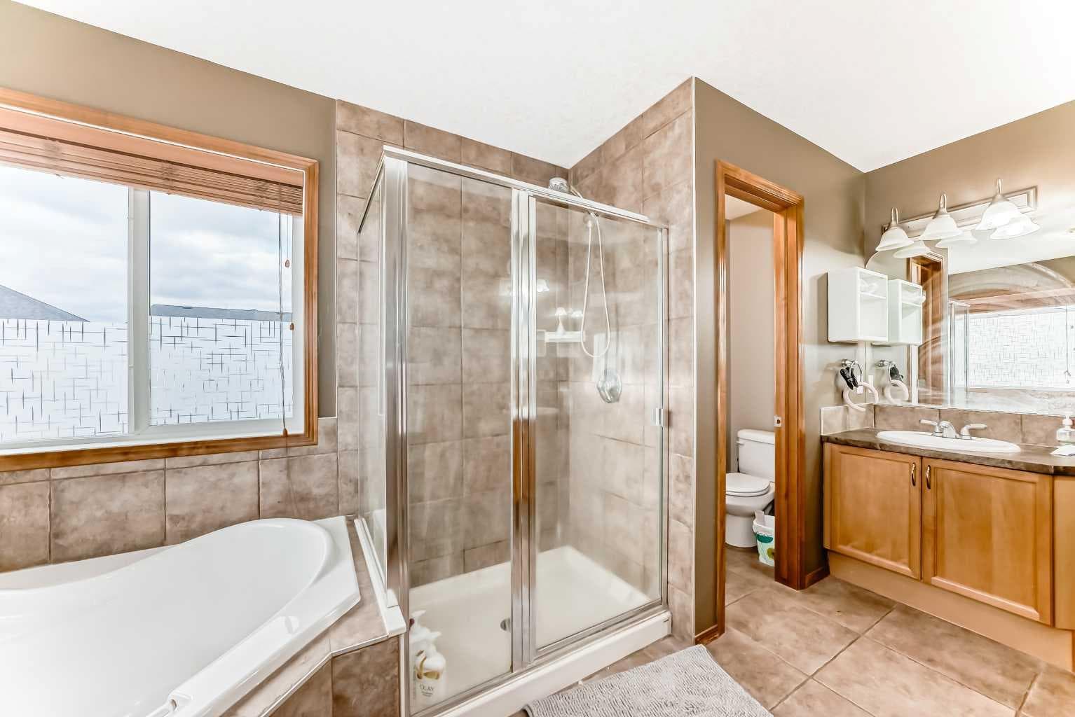225 Kincora Heights NW