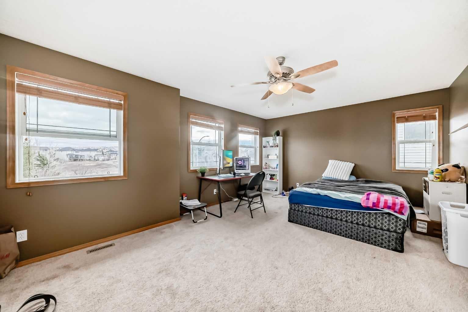 225 Kincora Heights NW