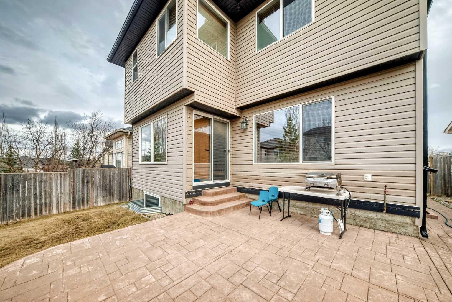225 Kincora Heights NW