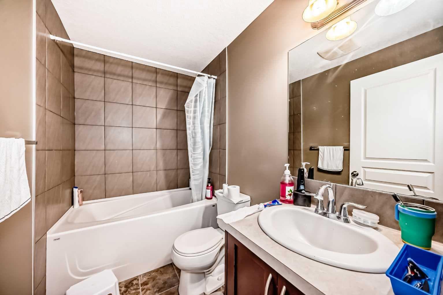 225 Kincora Heights NW