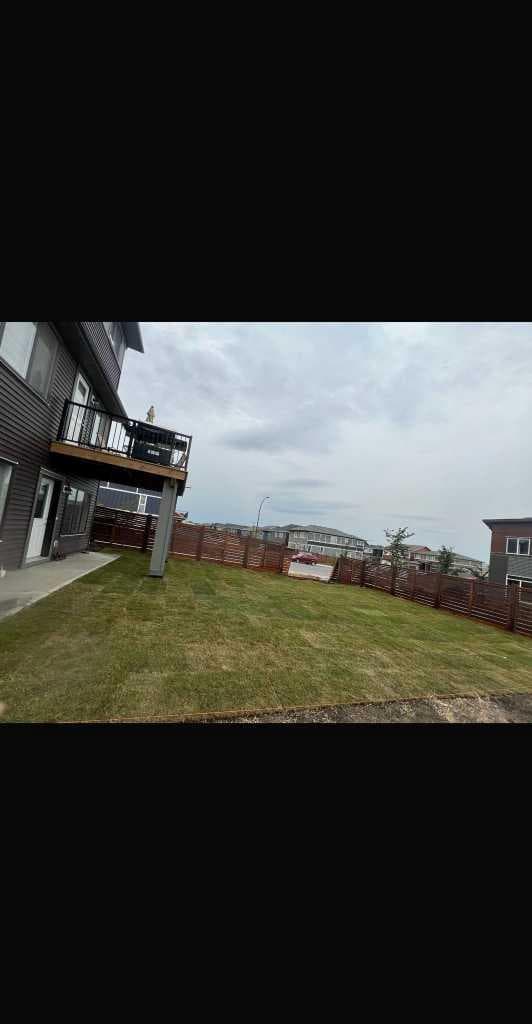 210 Lucas Close NW