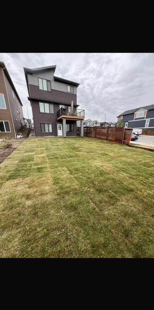210 Lucas Close NW
