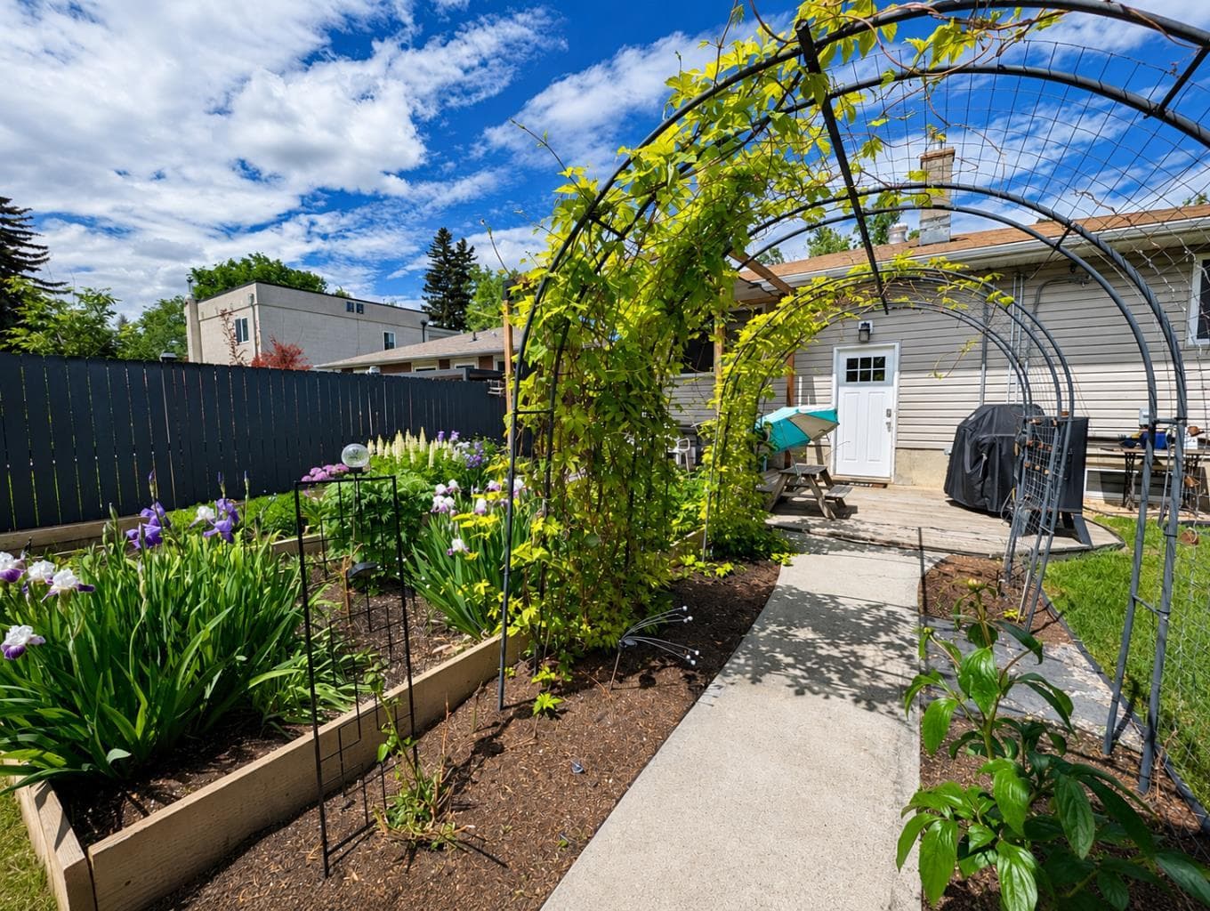 95 Hillgrove Crescent SW