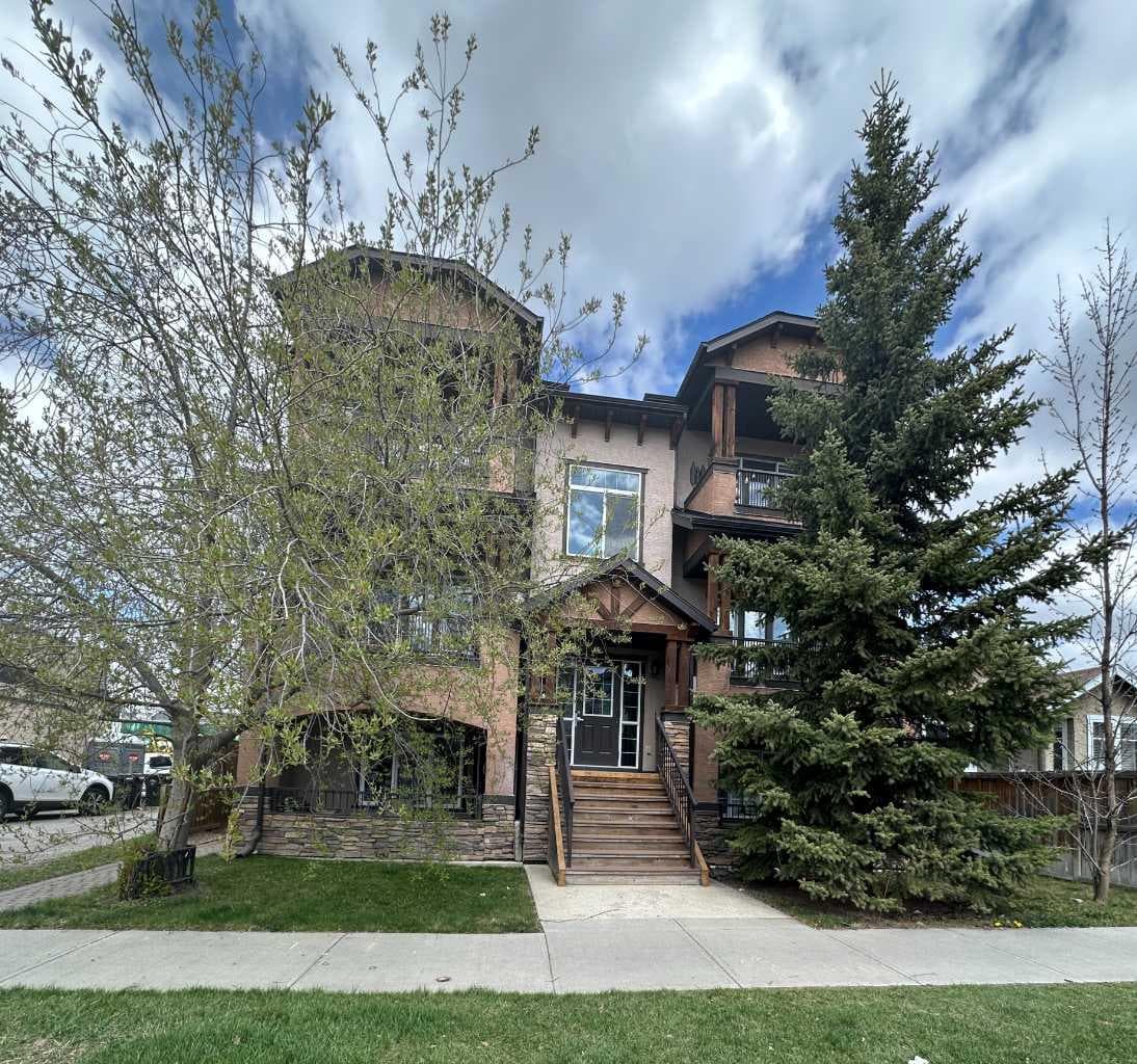 102, 110 12 Avenue NE