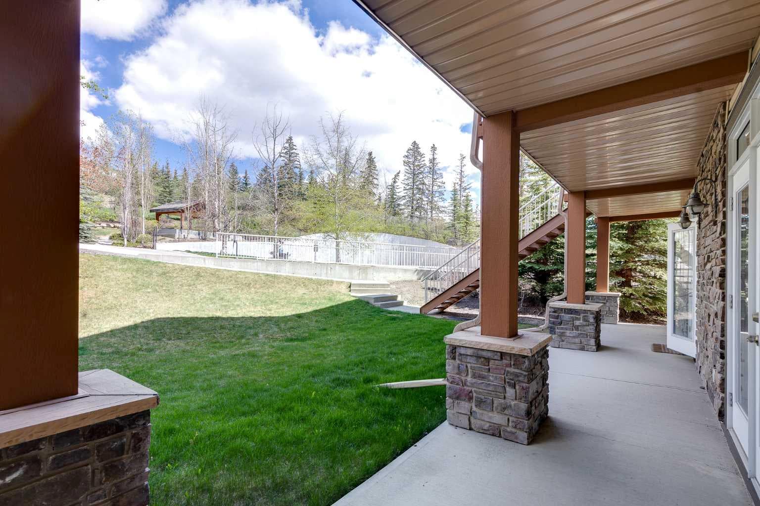 7, 181 Rockyledge View NW