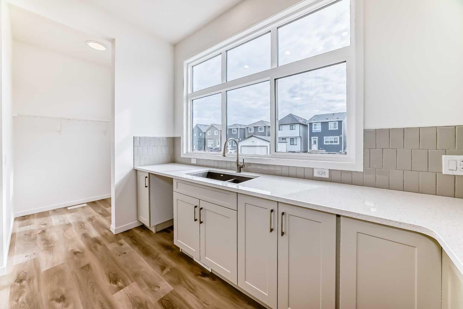 36 Mercado Road SE