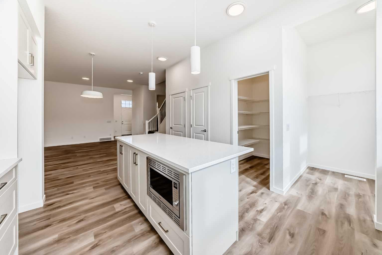 36 Mercado Road SE