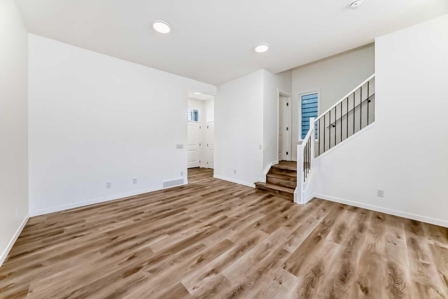 36 Mercado Road SE