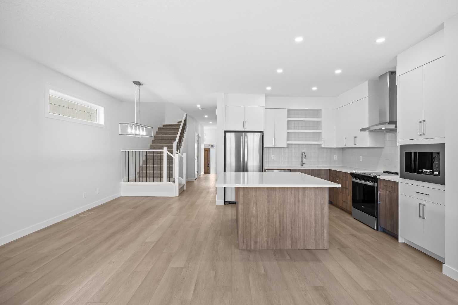 131 Greenwich Drive NW