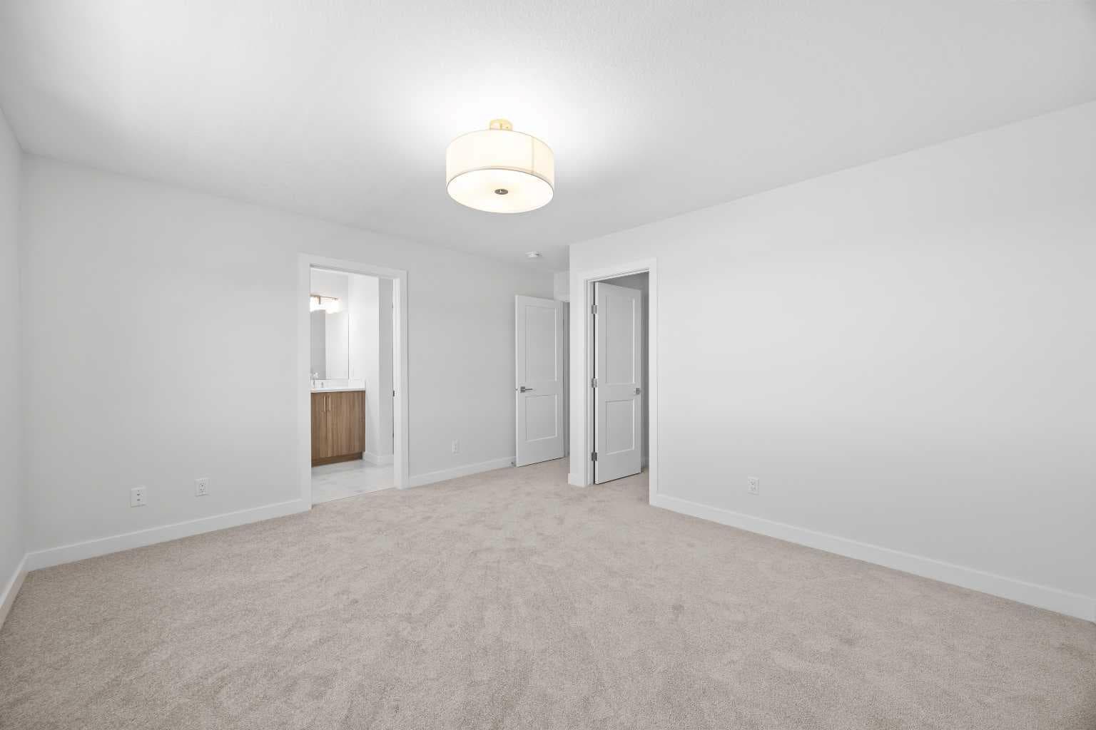 131 Greenwich Drive NW