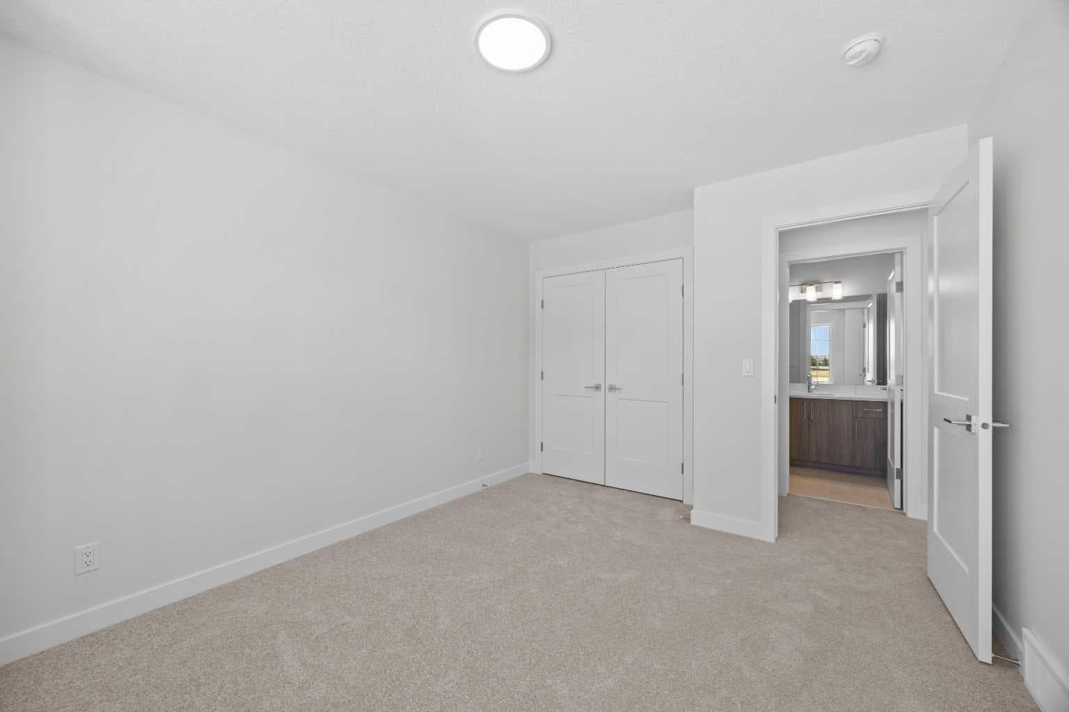 131 Greenwich Drive NW