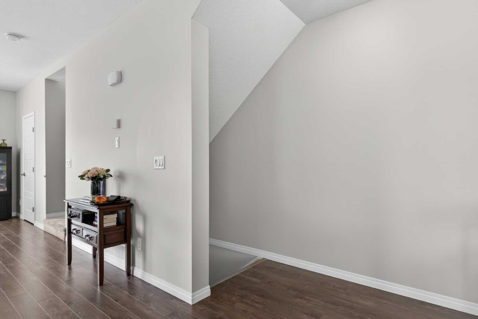 1601, 280 Williamstown Close NW
