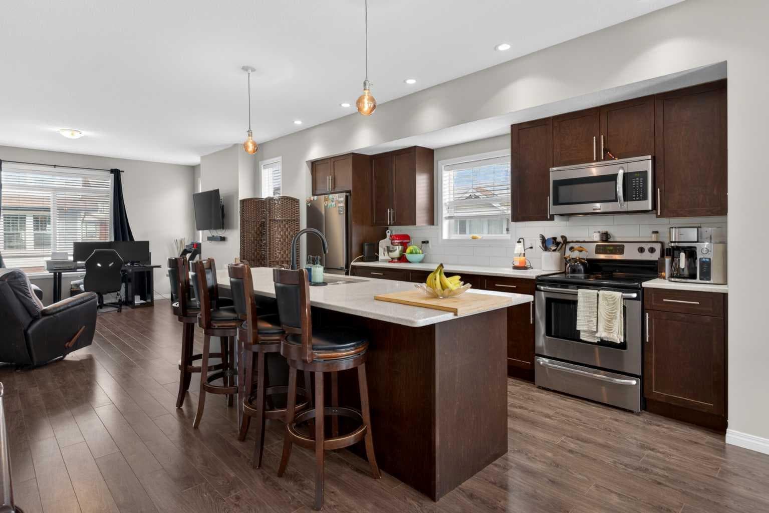 1601, 280 Williamstown Close NW