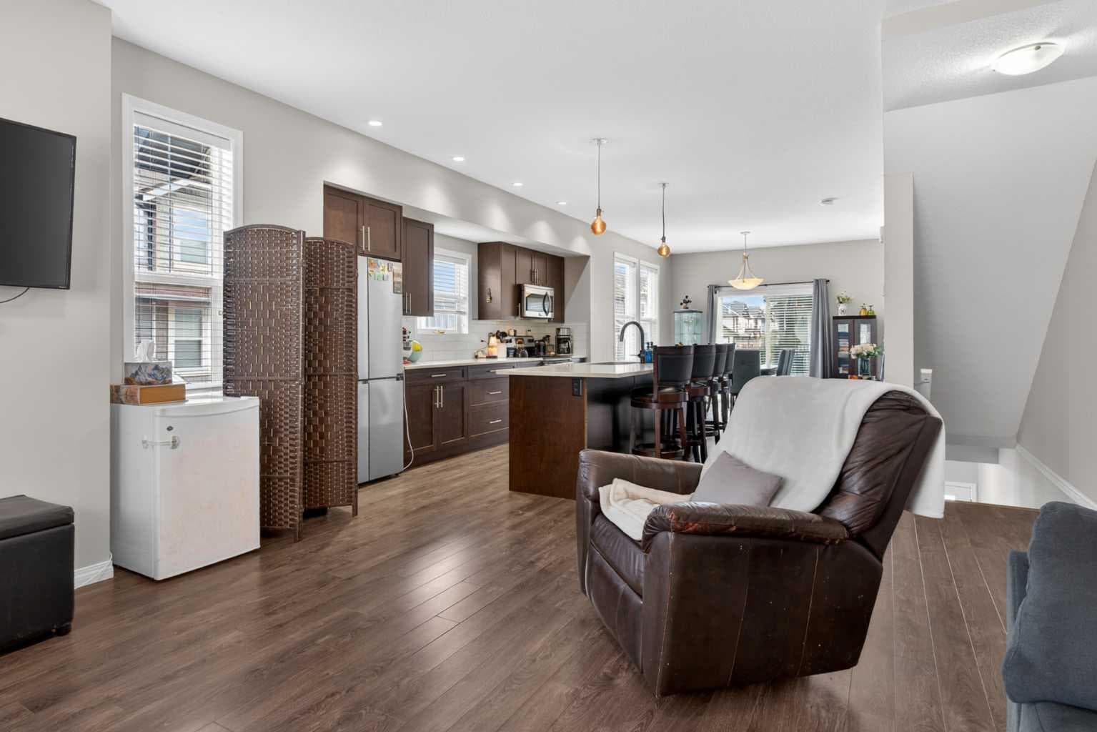 1601, 280 Williamstown Close NW