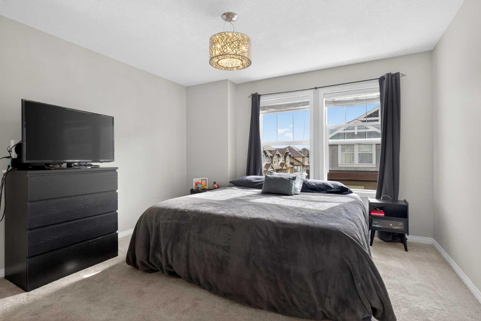 1601, 280 Williamstown Close NW