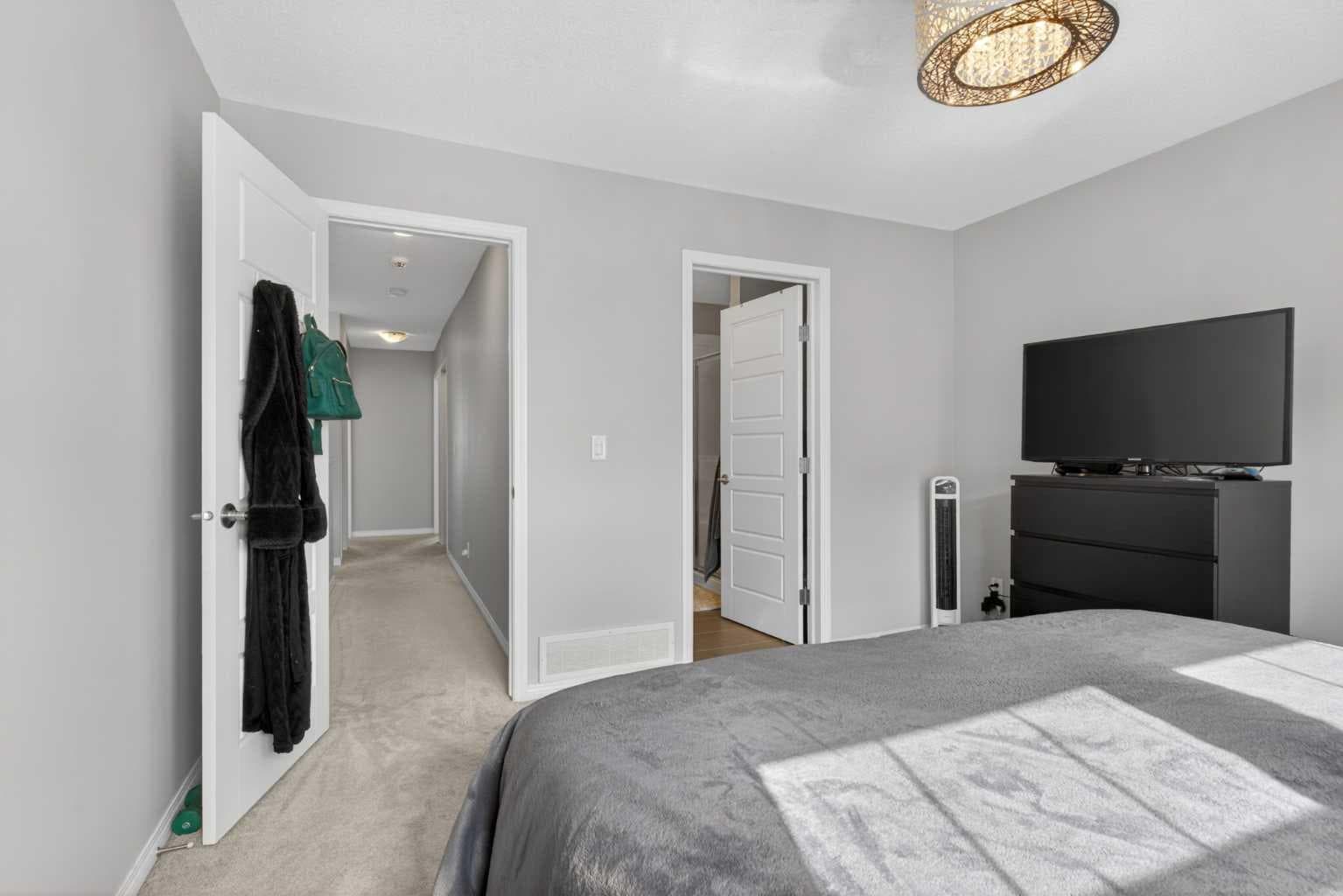 1601, 280 Williamstown Close NW