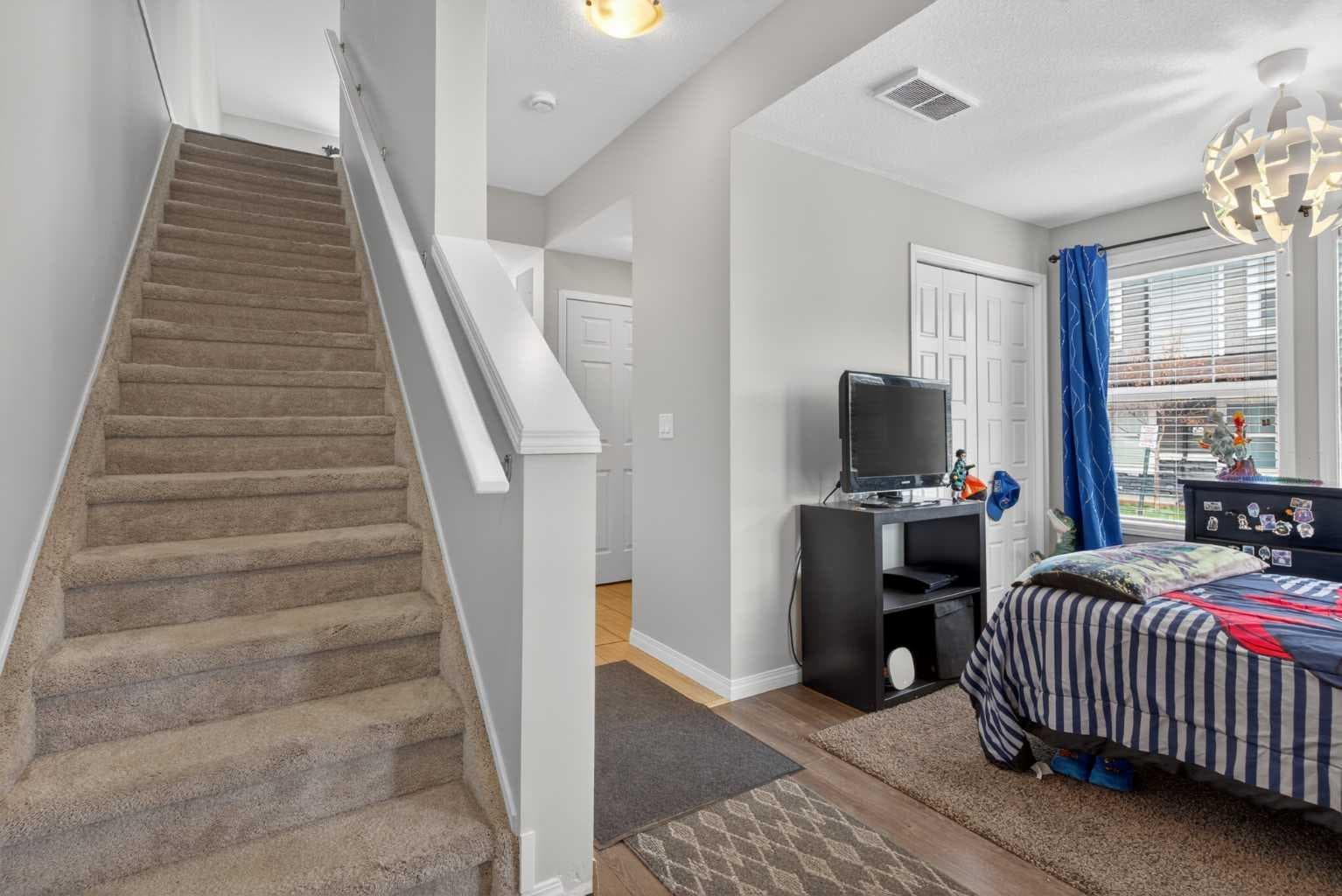 1601, 280 Williamstown Close NW