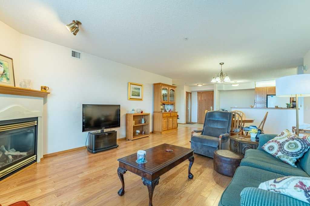 136, 728 Country Hills Road NW