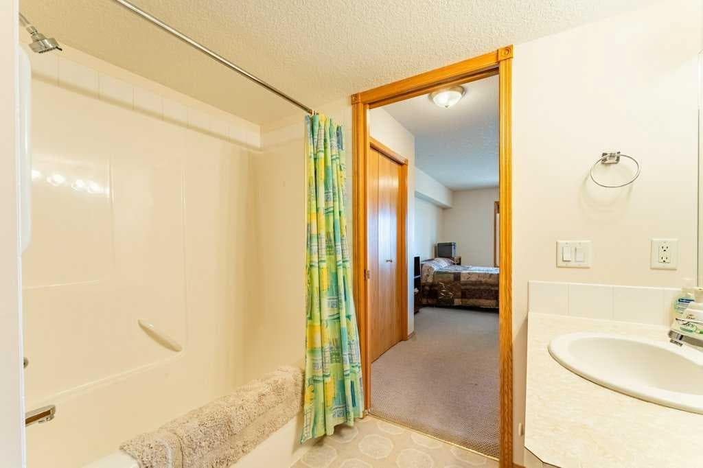 136, 728 Country Hills Road NW