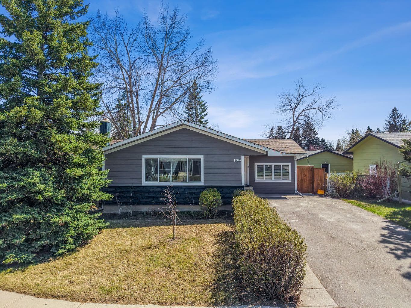 1703 110 Avenue SW