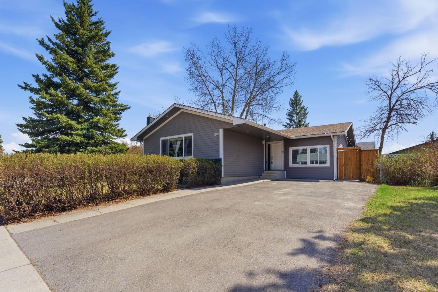 1703 110 Avenue SW
