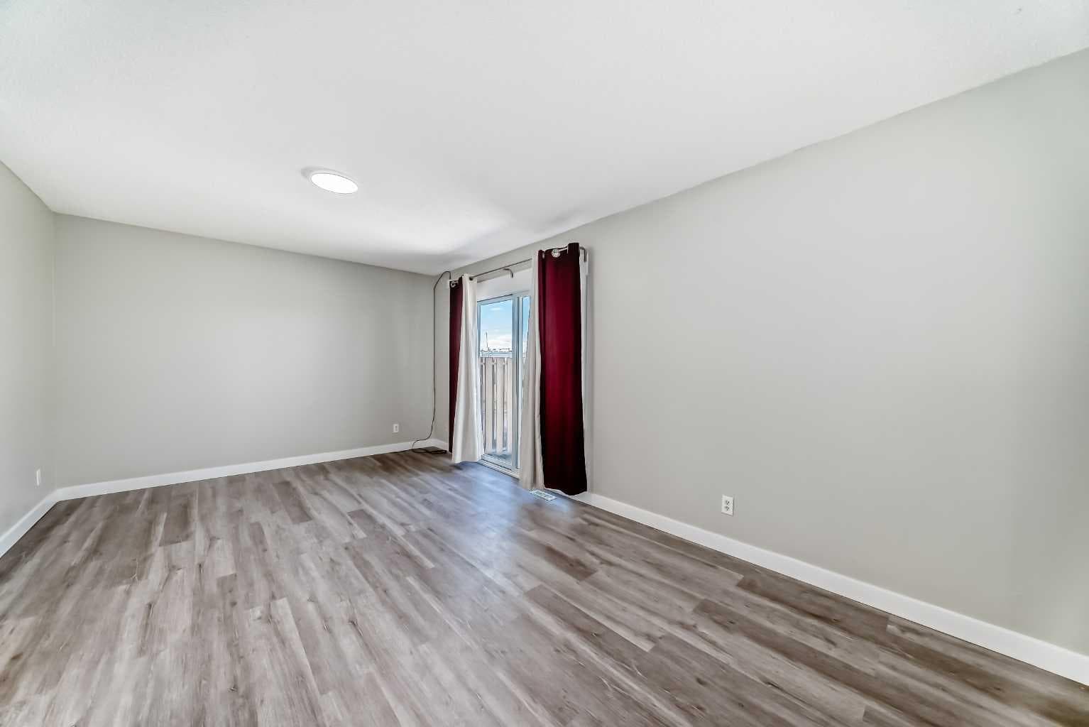 38, 2727 Rundleson Road NE