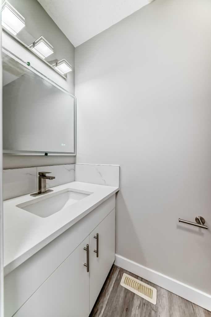 38, 2727 Rundleson Road NE
