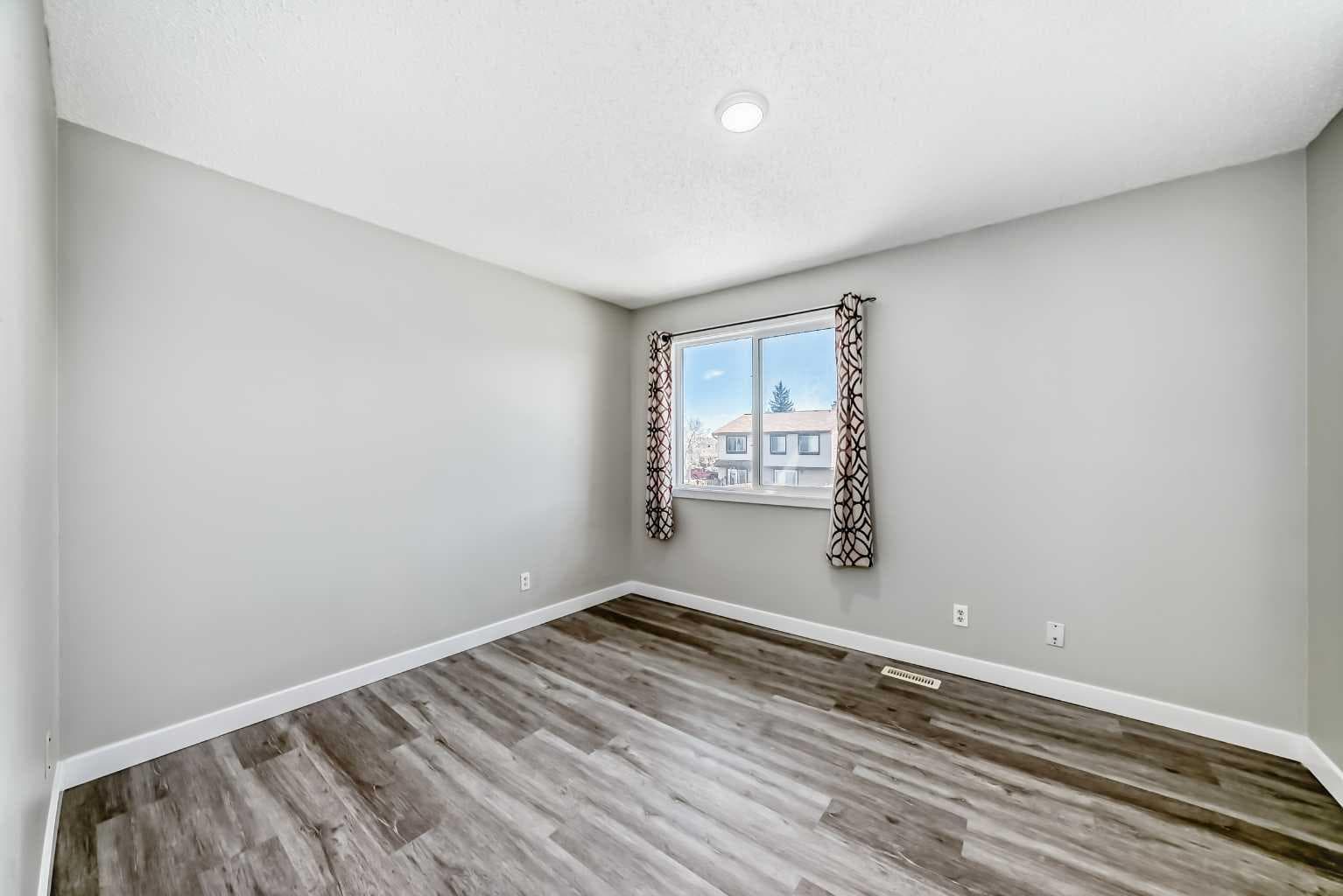 38, 2727 Rundleson Road NE