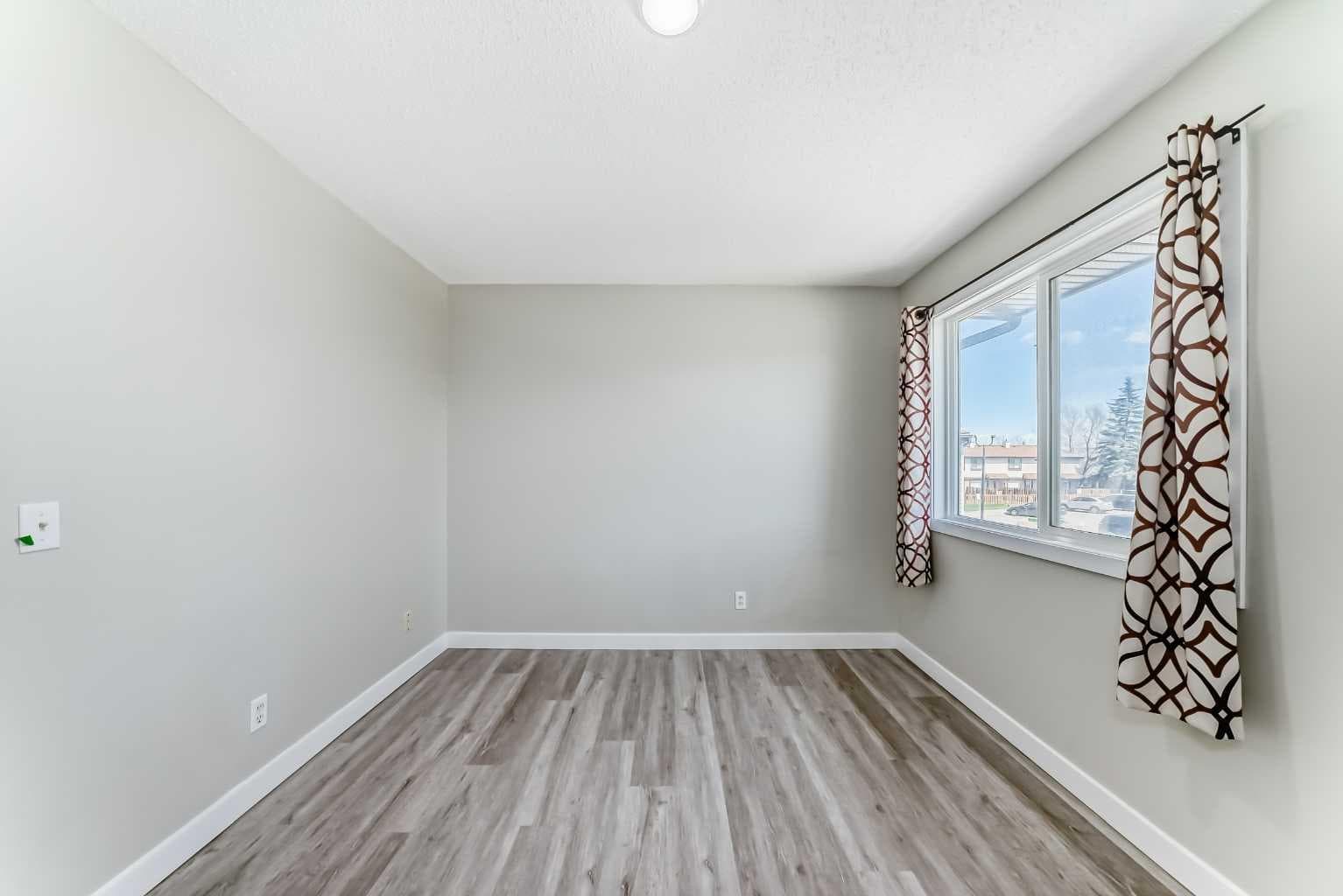 38, 2727 Rundleson Road NE
