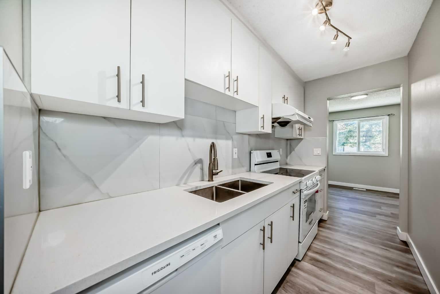 38, 2727 Rundleson Road NE