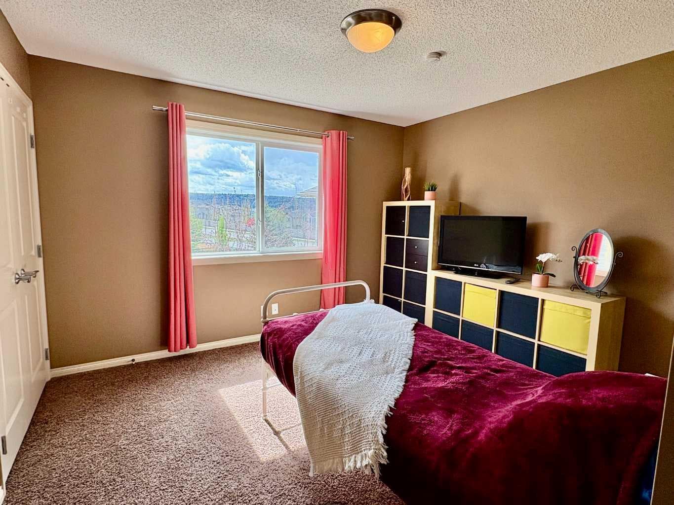8 Sunset Square 