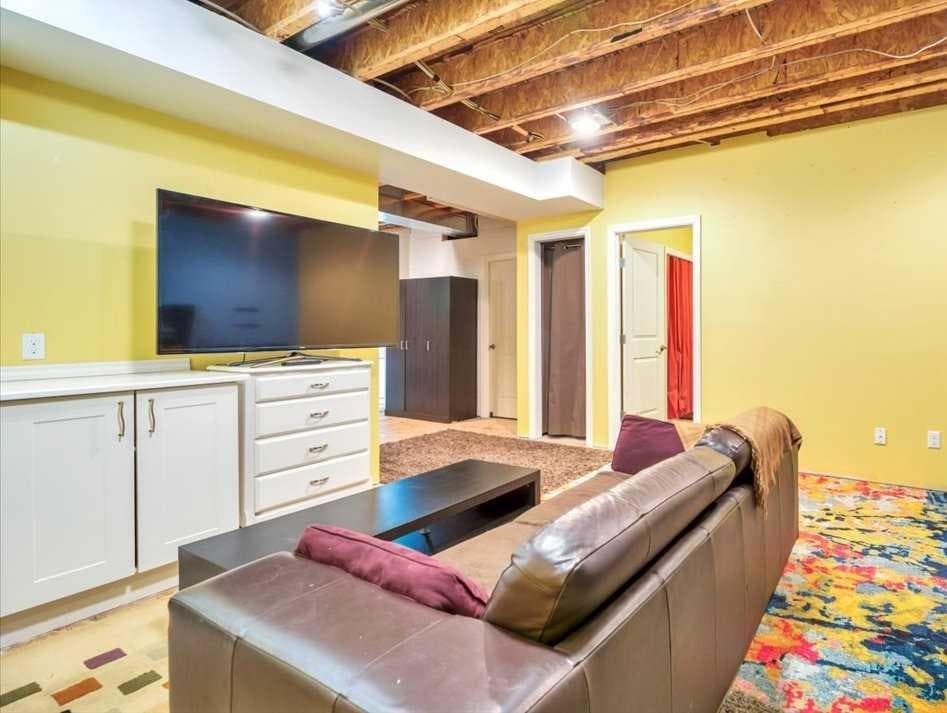 8 Sunset Square 