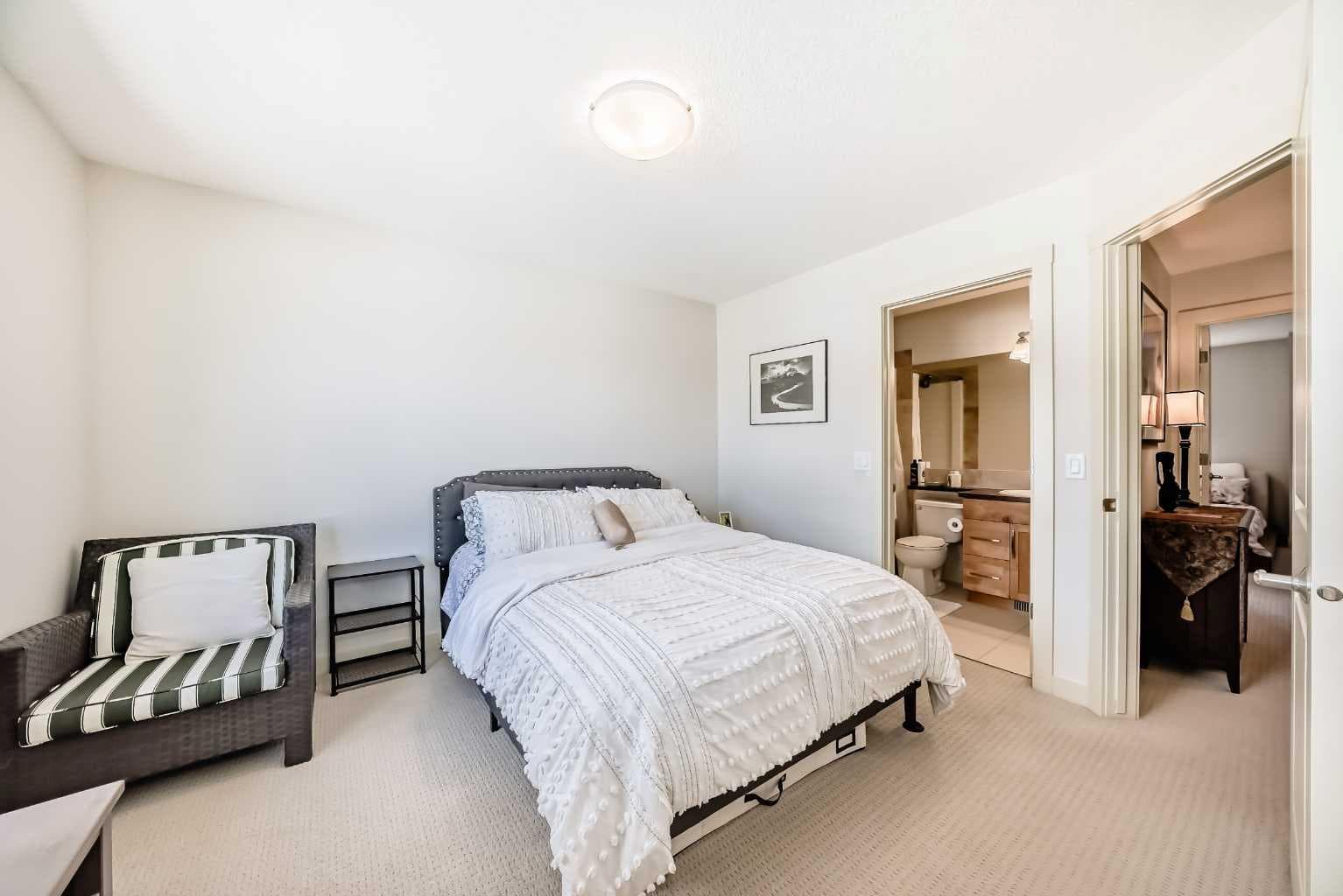 25 Aspen Hills Terrace SW