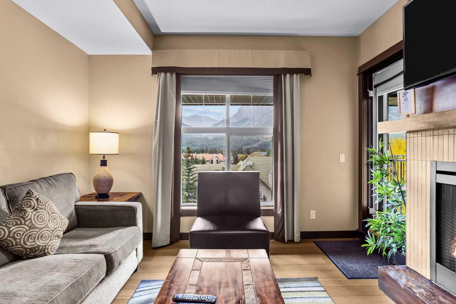313C, 1818 Mountain Avenue 