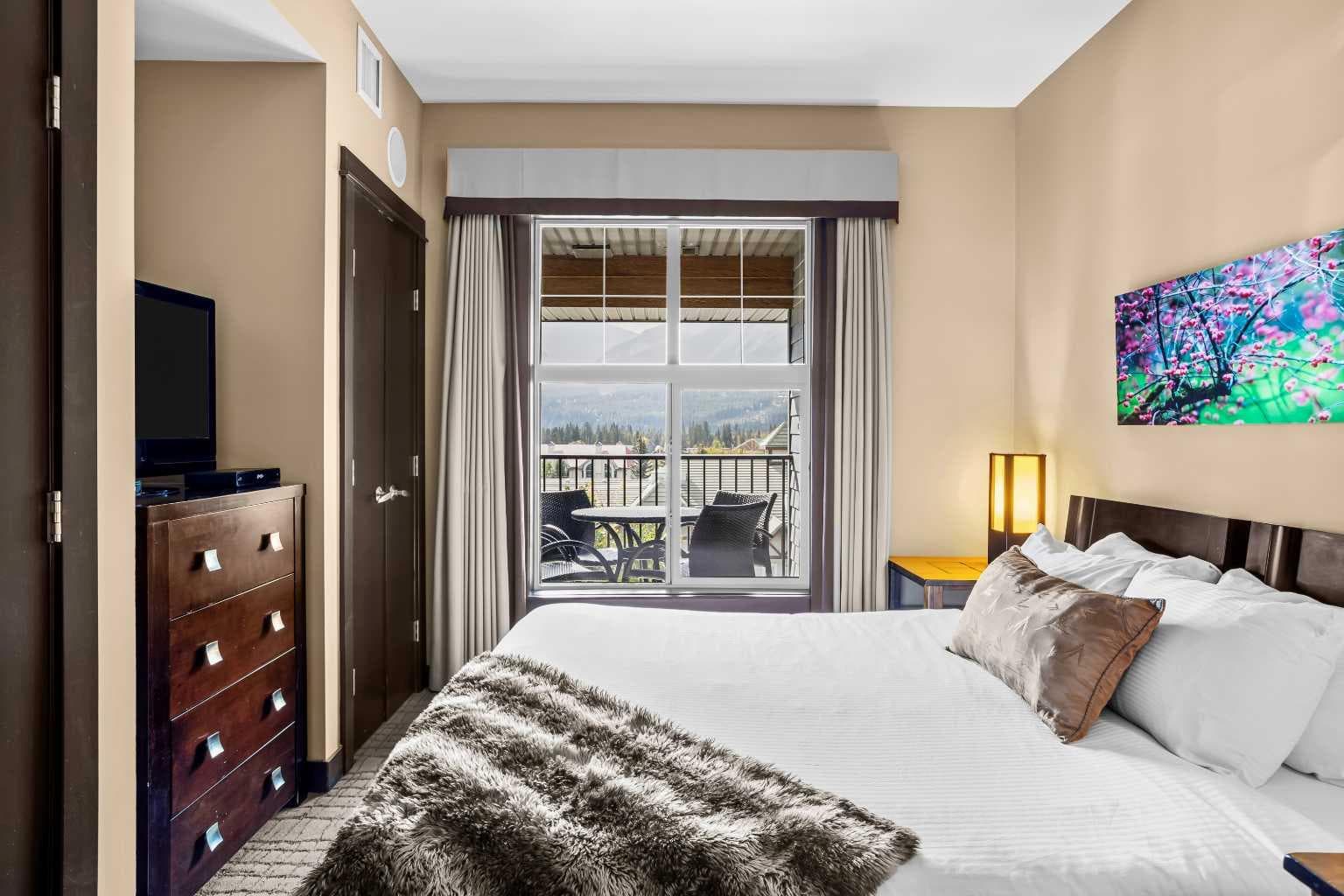 313C, 1818 Mountain Avenue 