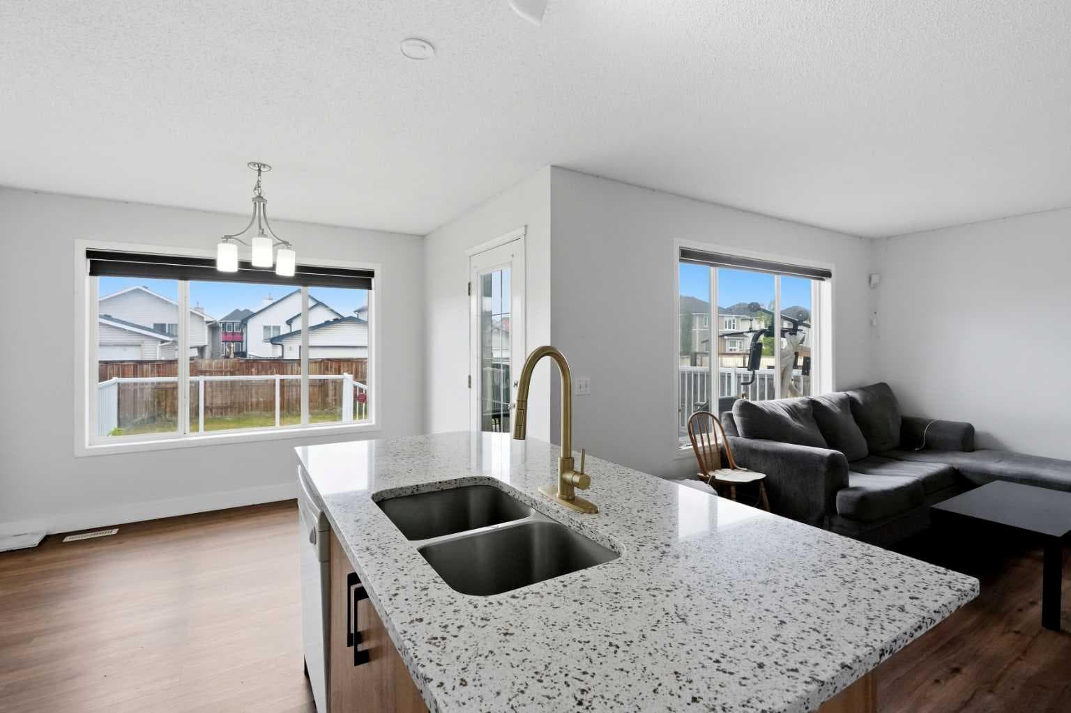 6 Taralea Place NE