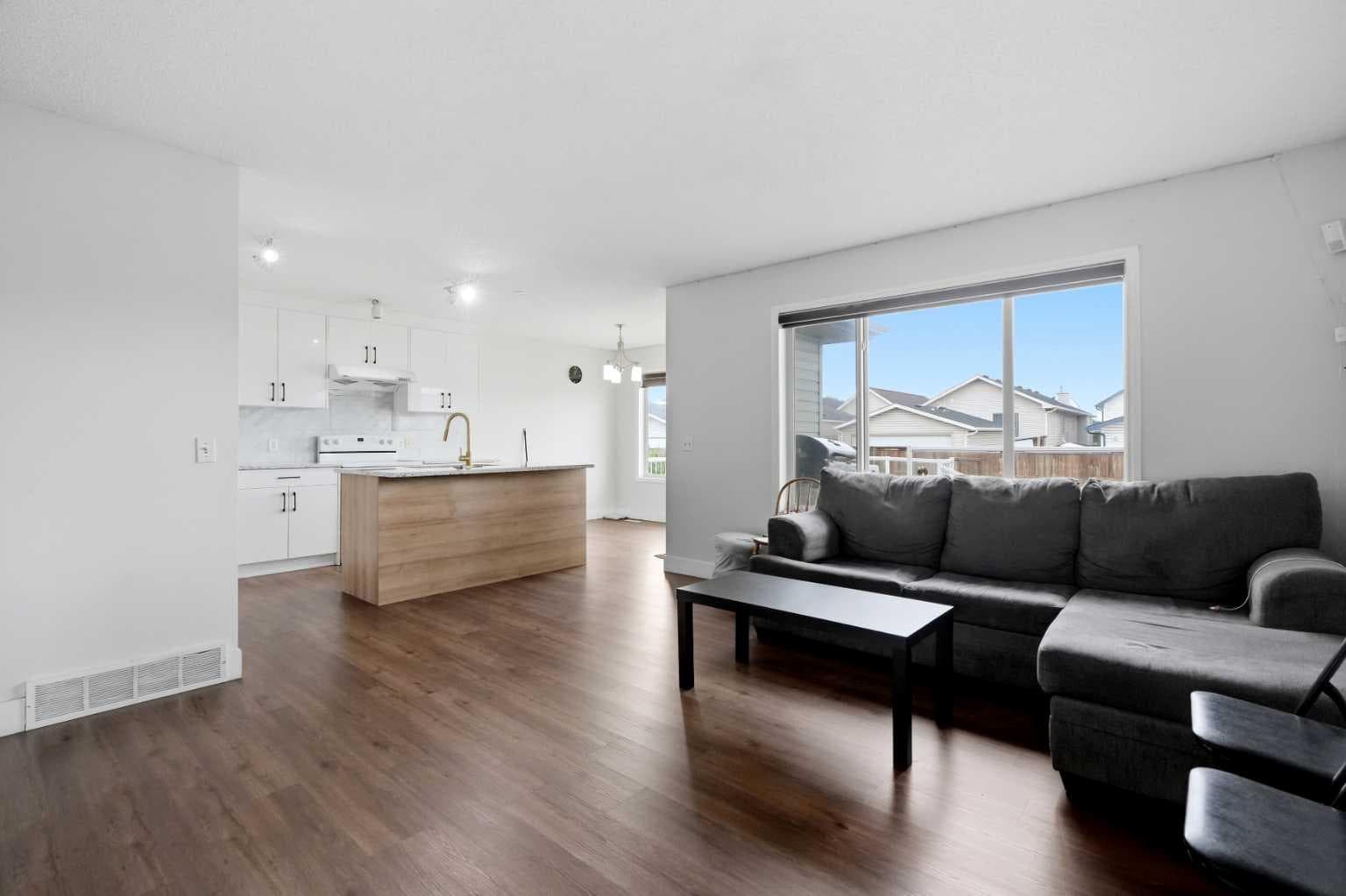 6 Taralea Place NE
