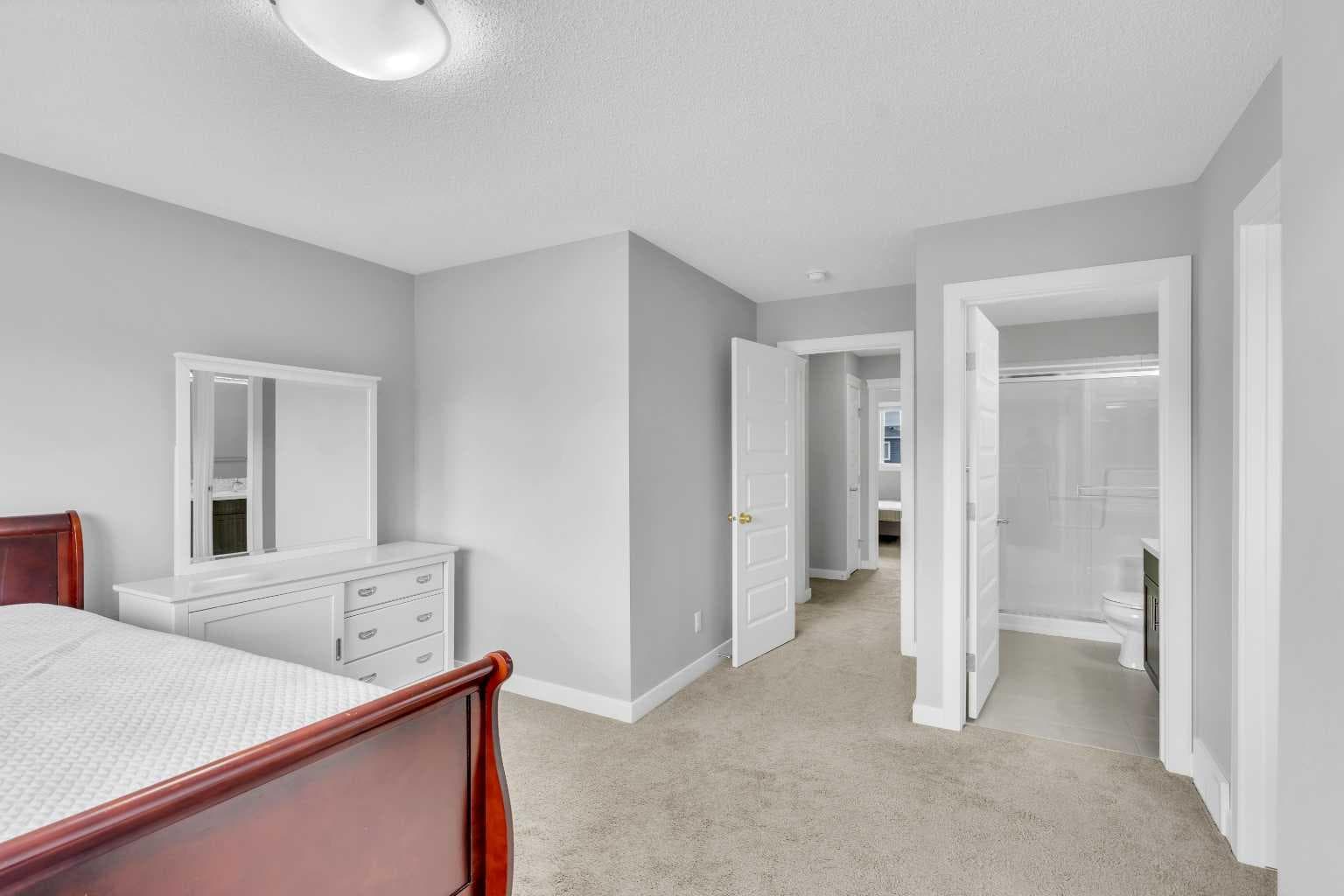 52 Red Embers Manor NE