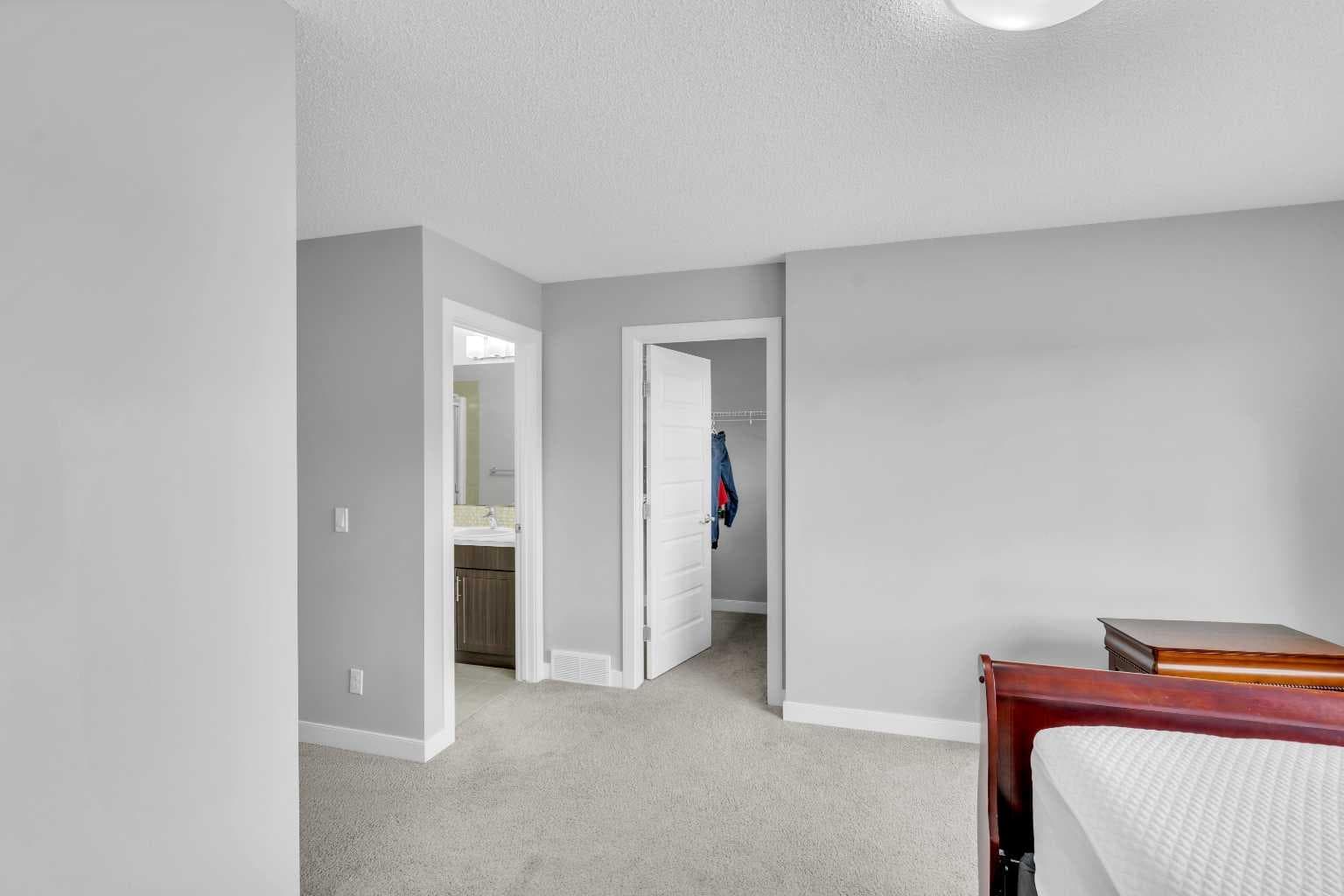 52 Red Embers Manor NE