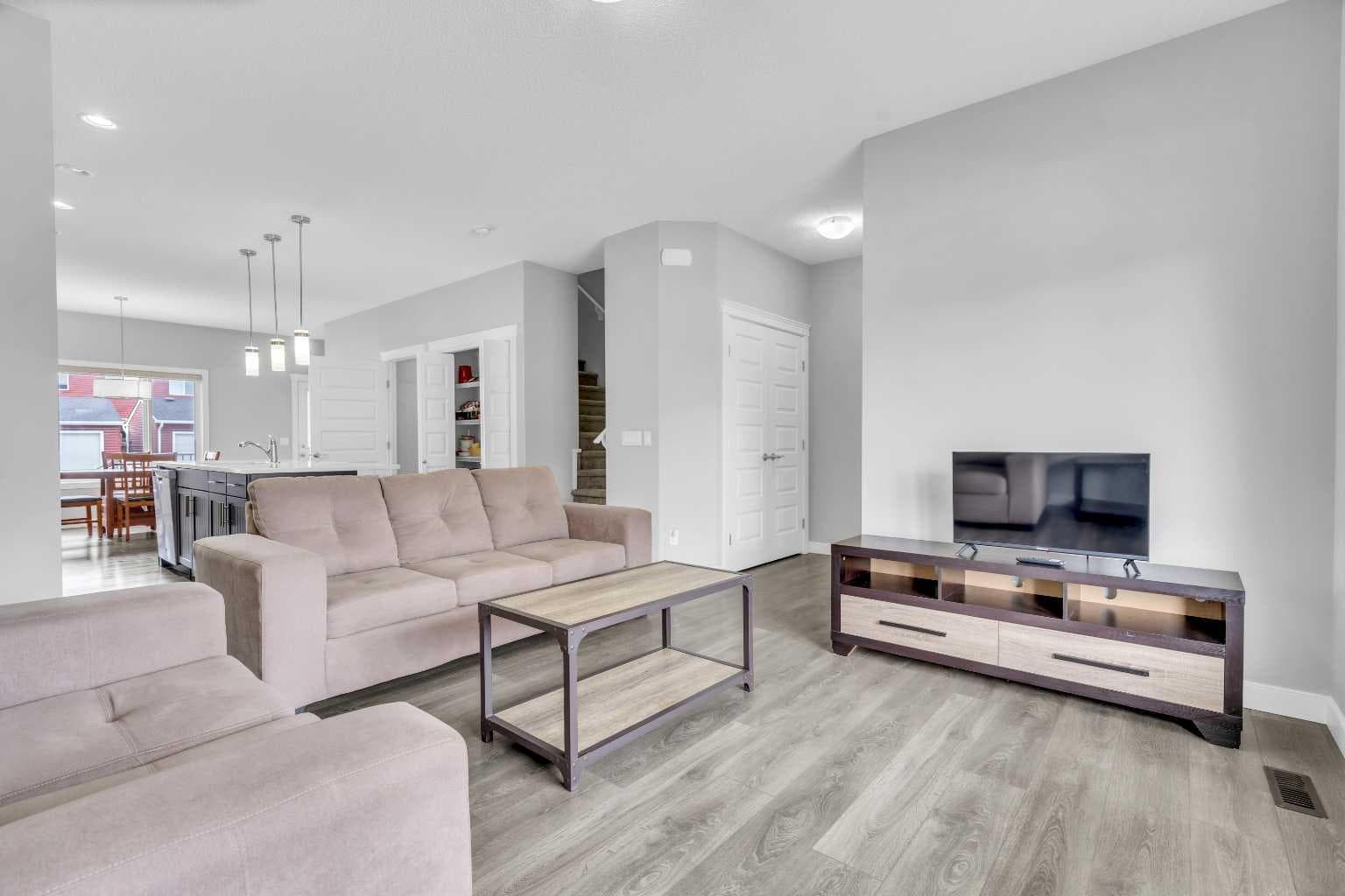 52 Red Embers Manor NE