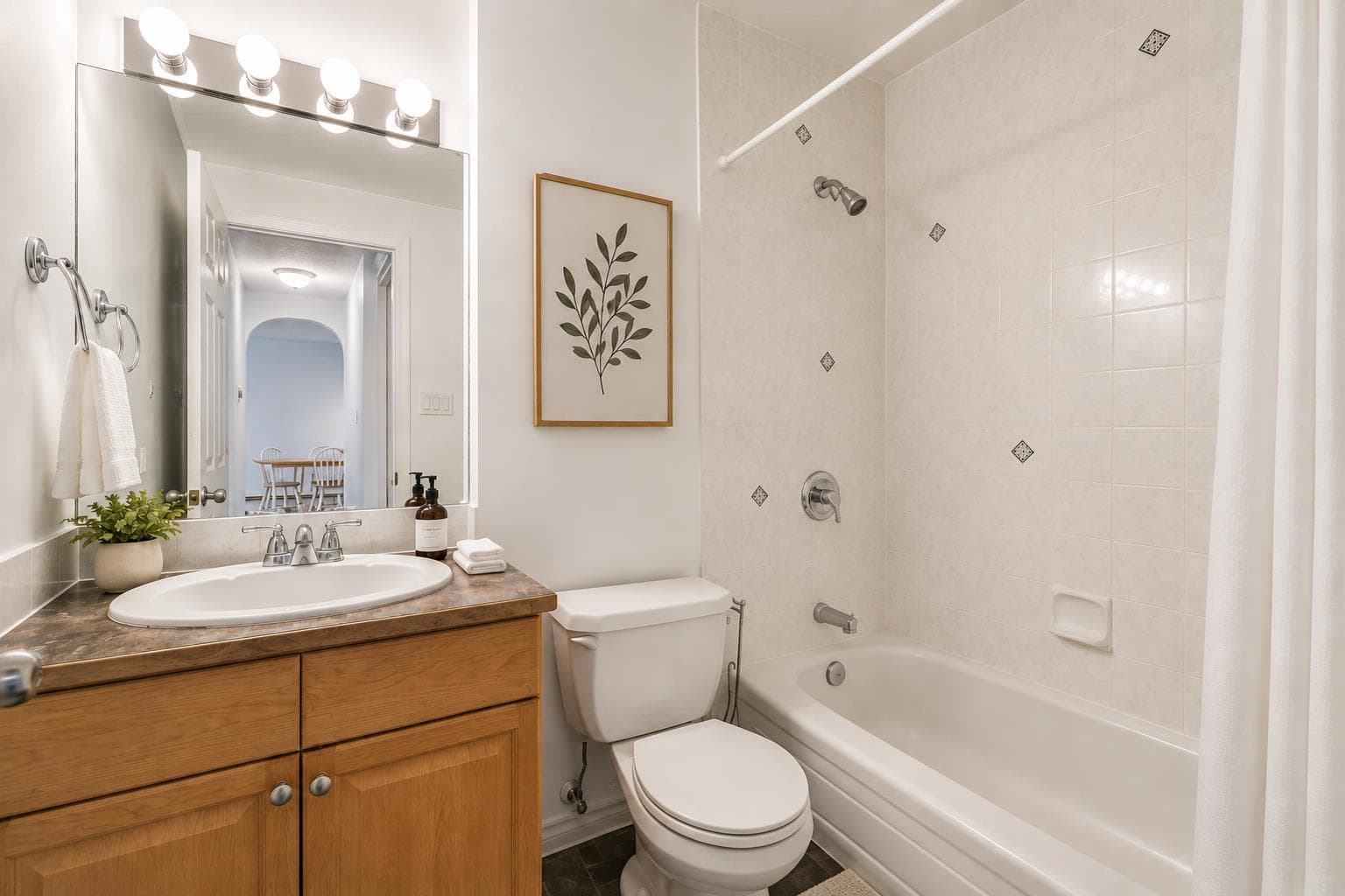 301, 638 Meredith Road NE