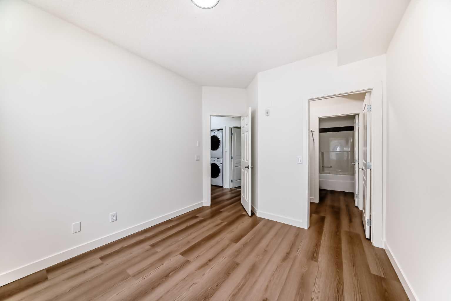 101, 22 Panatella Road NW