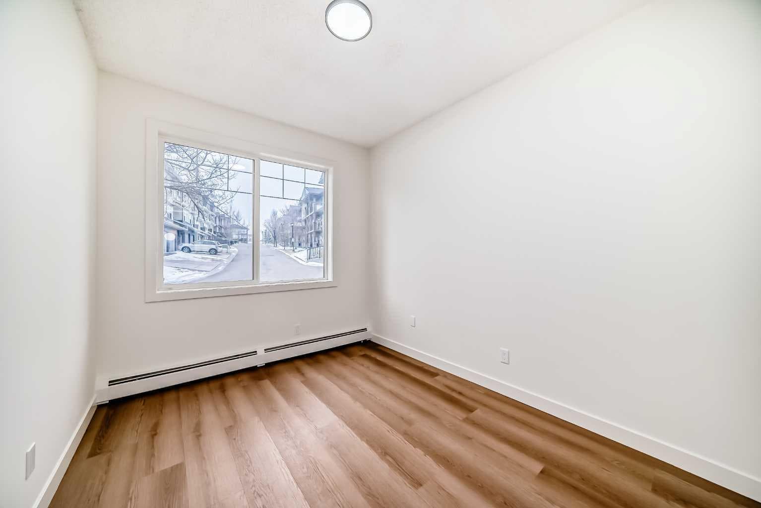 101, 22 Panatella Road NW