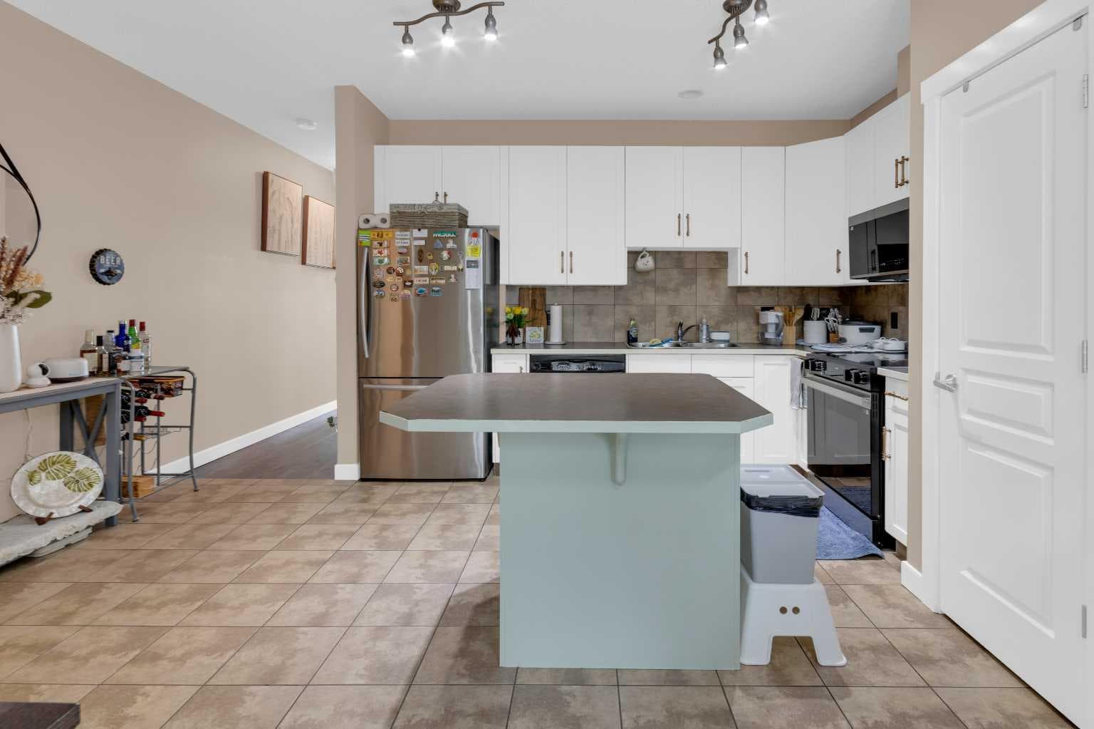 17, 28 Heritage Drive 