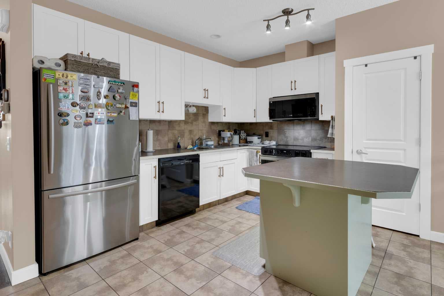 17, 28 Heritage Drive 