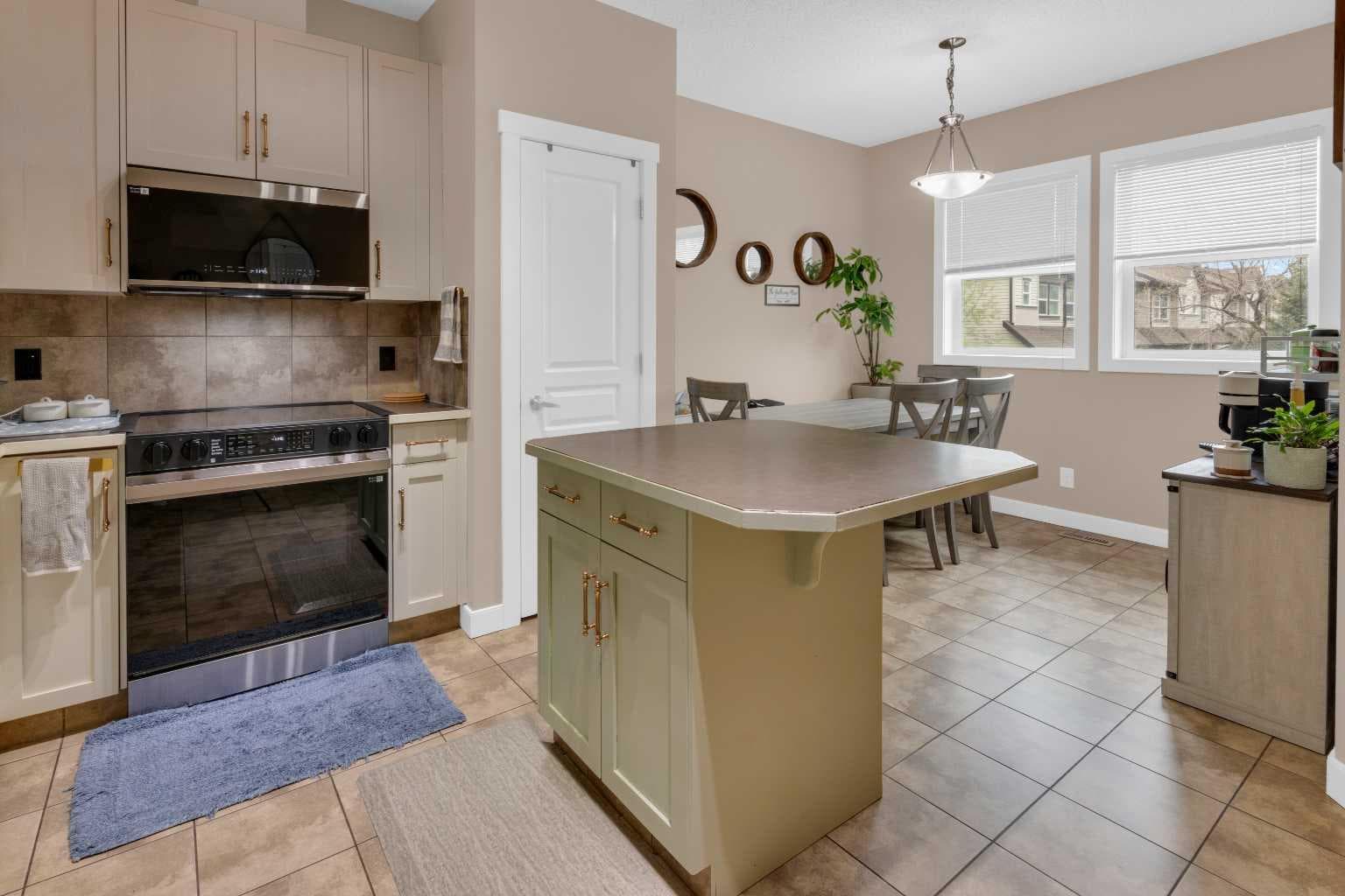 17, 28 Heritage Drive 